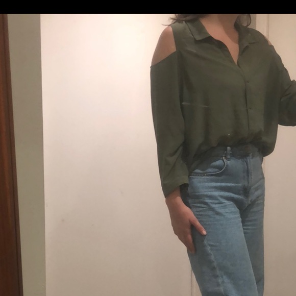 Cut out blouse - Picture 7 of 7